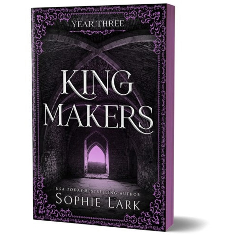 Kingmakers: Year Three (Deluxe Edition)(Kingmakers series #3)